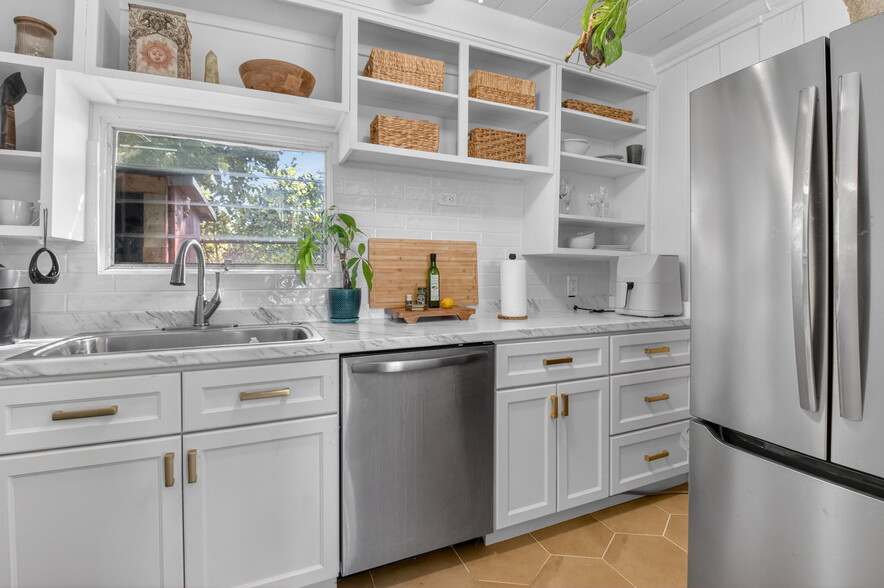 More Photos Of 825 N Federal Hwy, Delray Beach Storefront Retail Residential For Sale