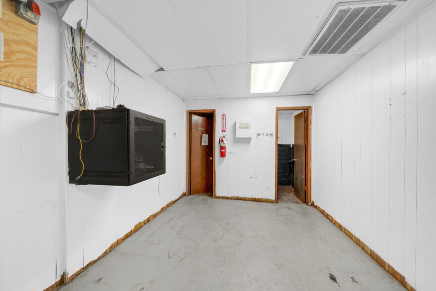 More Photos Of 406 Preston Ave, Pasadena Warehouse For Lease