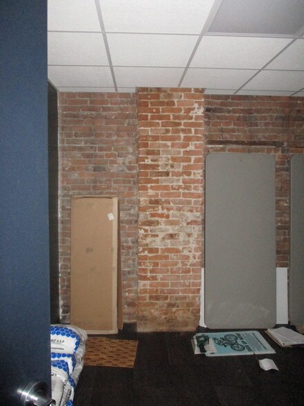 More Photos Of 221-223 E State St, Rockford Storefront Retail Residential For Lease
