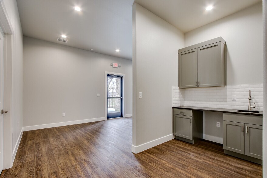 More Photos Of 360 Rufe Snow Dr, Keller Office For Lease
