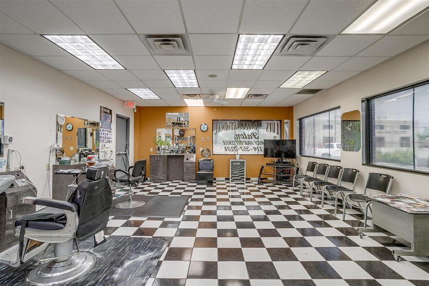 More Photos Of 9738 Brockbank Dr, Dallas Freestanding For Sale