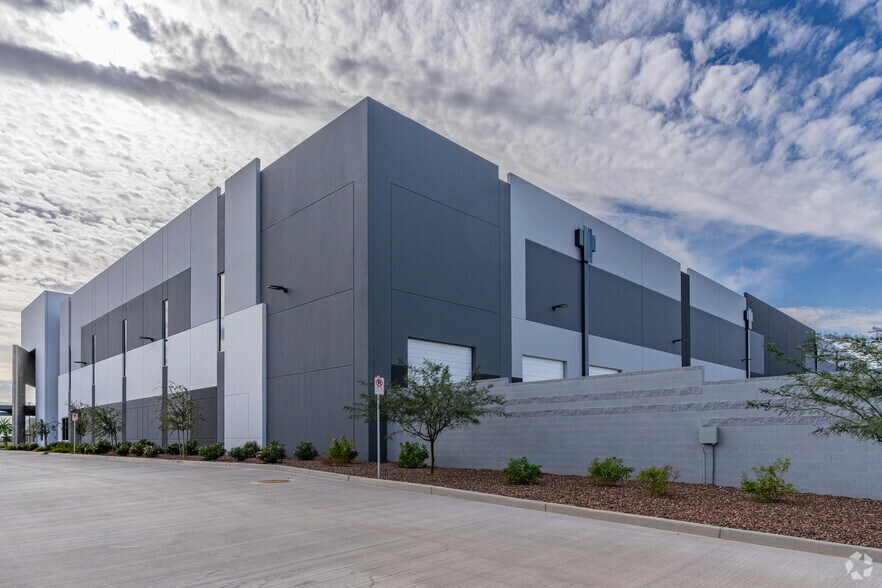 More Photos Of 415 W Indian School Rd, Goodyear Distribution For Lease