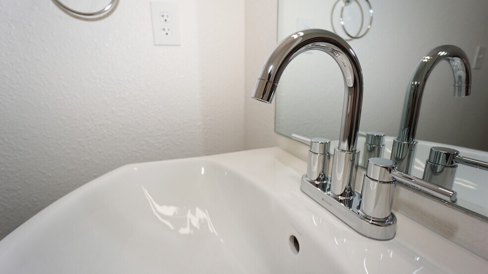 More Photos Of 4030 Stockton Hill Rd, Kingman Light Distribution For Sale