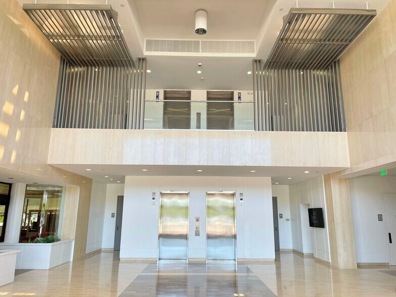 More Photos Of 4501 Tamiami Trl N, Naples Office For Lease