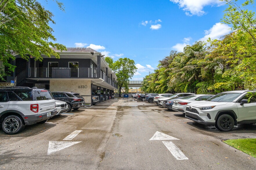 Primary Photo Of 6330 Manor Ln, South Miami Office For Lease