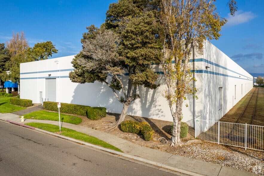 More Photos Of 4100 Whipple Rd, Union City Warehouse For Lease