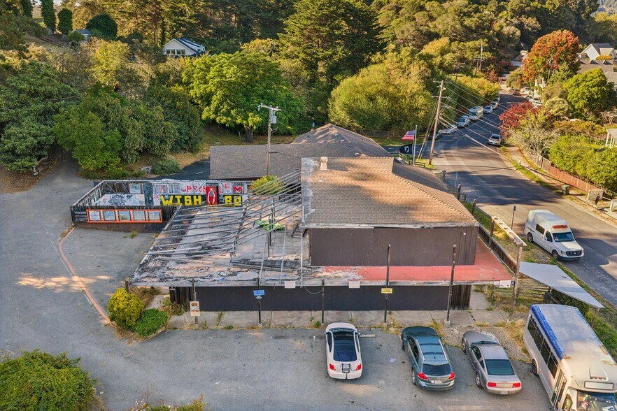 More Photos Of 16-22 Brighton Avenue, Bolinas General Retail For Sale