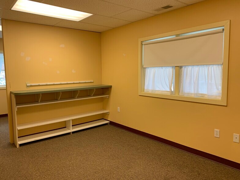 More Photos Of 43 North Rd, Deerfield Office Residential For Lease