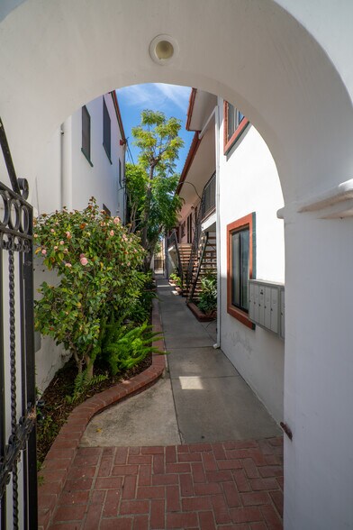 More Photos Of 825 Roswell Ave, Long Beach Apartments For Sale