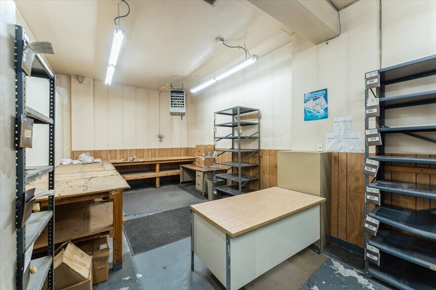 More Photos Of 13210 Hillside Ave, Richmond Hill Storefront Retail Office For Sale