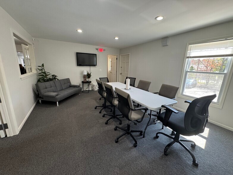 More Photos Of 1045 Sally Ike Rd, Brick Medical For Lease