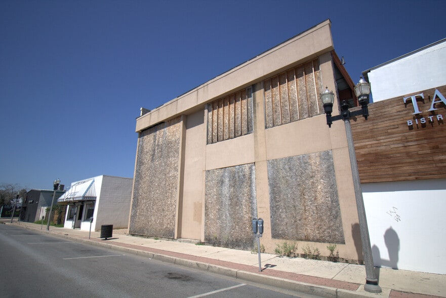 More Photos Of 515 S 17th St, McAllen General Retail For Sale