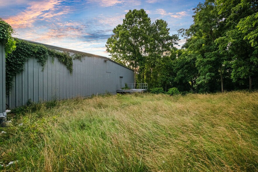 More Photos Of 425 Camden Rd, Huntington Drugstore For Sale