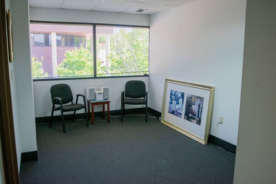 More Photos Of 111 N Main St, Janesville Medical For Lease