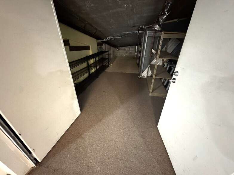 More Photos Of 800-810 S Los Angeles St, Los Angeles Freestanding For Lease