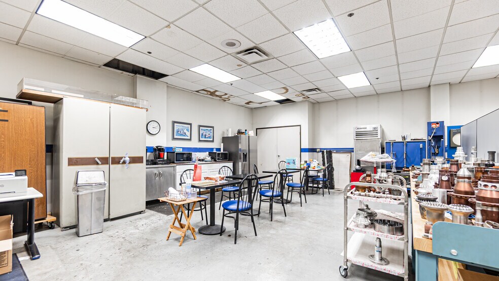 More Photos Of 750 S Douglas St, El Segundo Flex For Lease