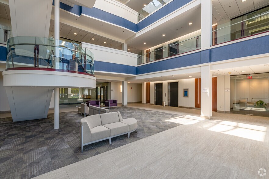 More Photos Of 144 Turnpike Rd, Southborough Office For Lease