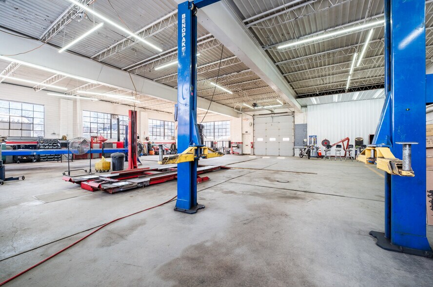 More Photos Of 208 E Lincoln Way, Lisbon Auto Repair For Sale