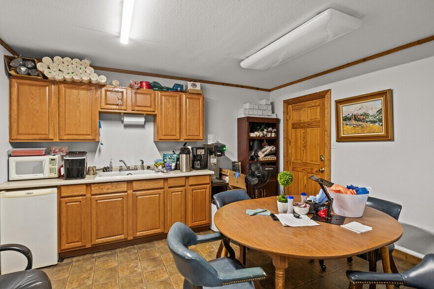 More Photos Of 1242 Loop 179, Pittsburg Specialty For Sale