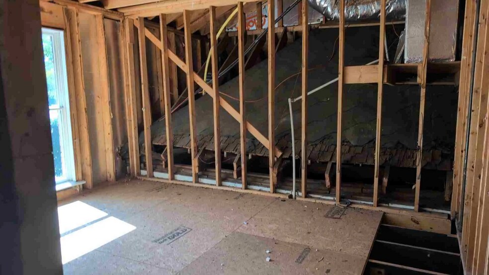 More Photos Of 31 N Main St, Alpharetta Office For Sale