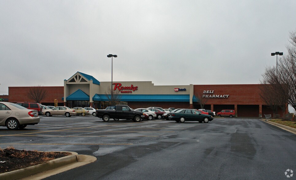 More Photos Of 6920 Burlington Pike, Florence Supermarket For Lease
