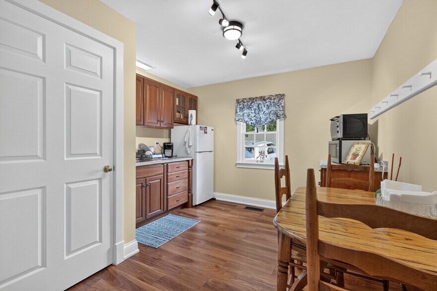 More Photos Of 122 N Locust St, Versailles Office For Sale