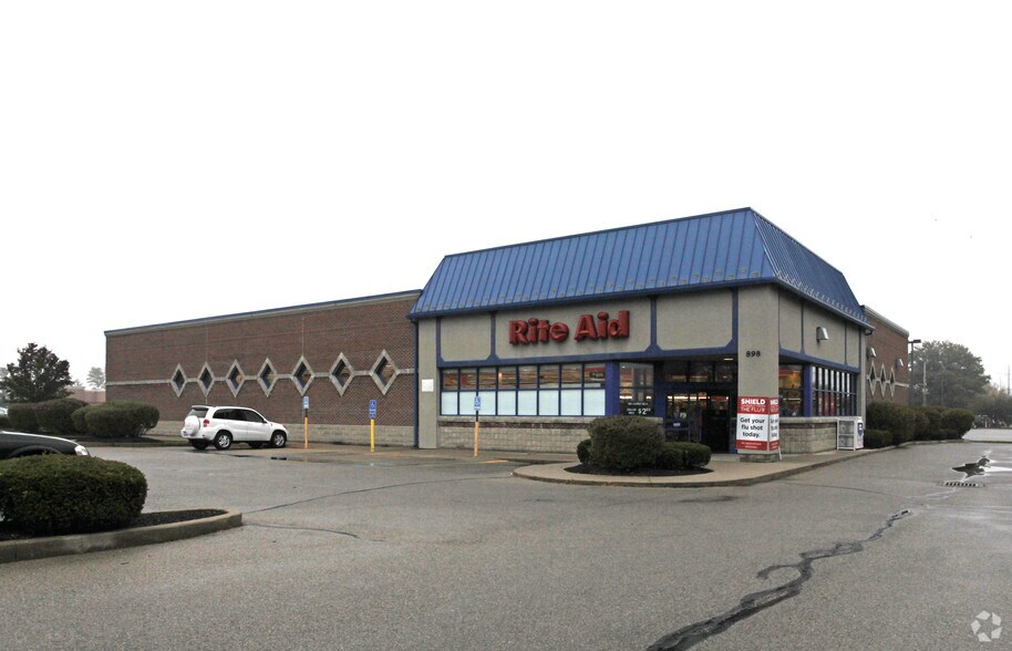 Primary Photo Of 898 S Main St, Centerville Drugstore For Lease