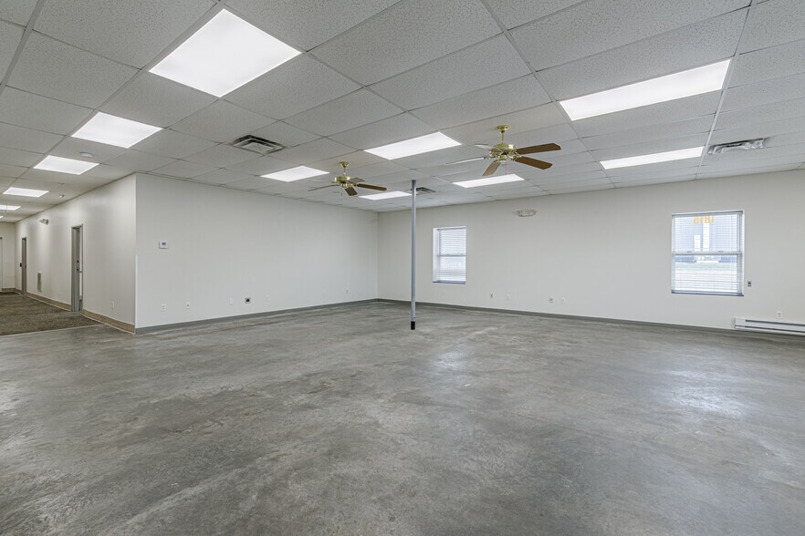 More Photos Of 1715 W Commerce Dr, Marshall Service For Sale