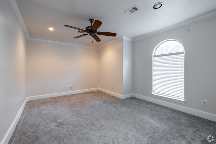 More Photos Of 12814 Willow Centre Dr, Houston Medical For Sale