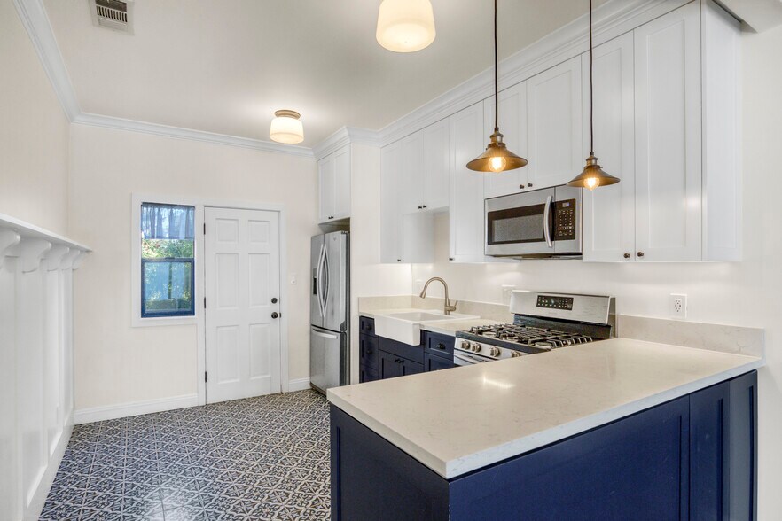 More Photos Of 732 Robinson St, Los Angeles Apartments For Sale