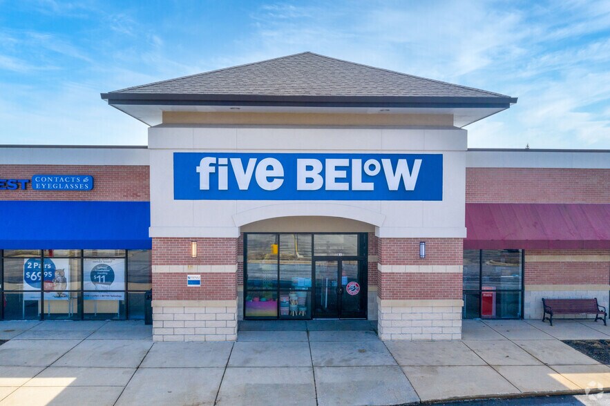 More Photos Of 6901-7105 Grand Ave, Gurnee Unknown For Lease