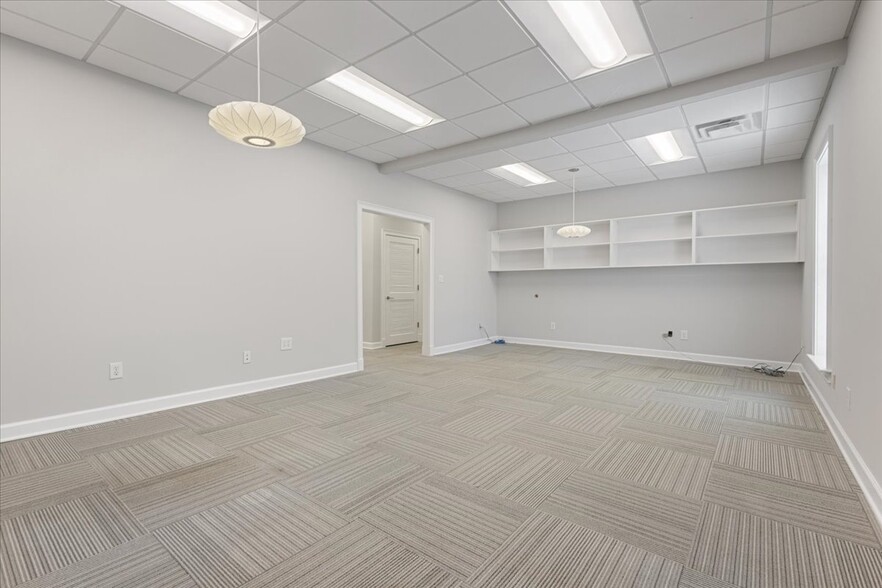 More Photos Of 5064 Roswell Rd, Atlanta Office Residential For Sale