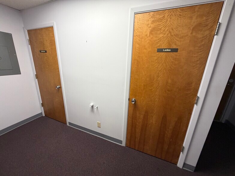 More Photos Of 1401 22nd St N, Saint Petersburg Manufacturing For Lease