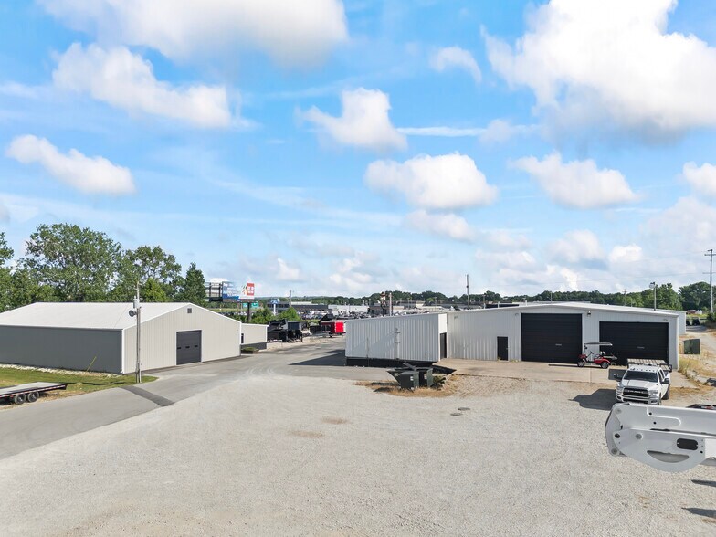 More Photos Of 2606 E Rock Haven Rd, Harrisonville Light Manufacturing For Lease