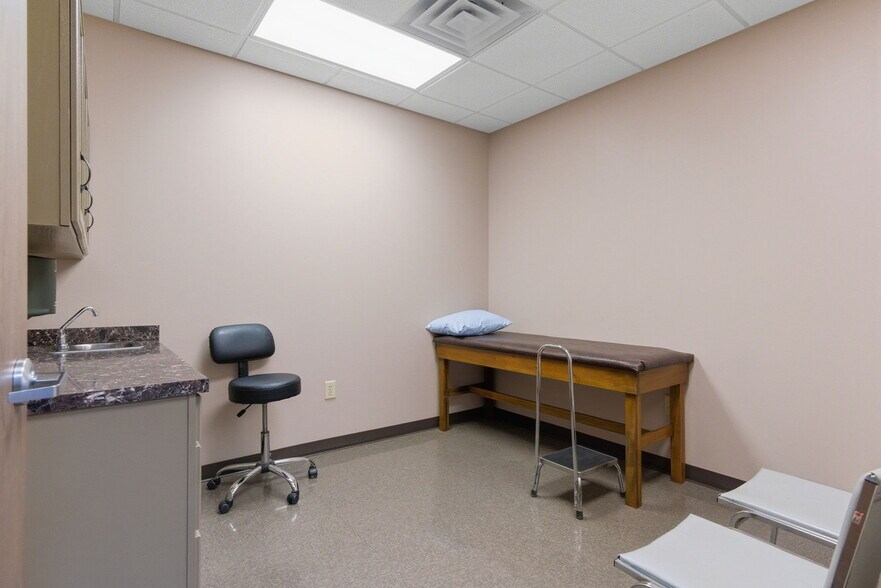 More Photos Of 142 Hampton Ct, Commerce Rehabilitation Center For Sale