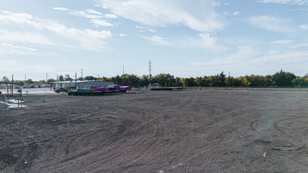 More Photos Of 2603 S Kaufman St, Ennis Industrial For Sale