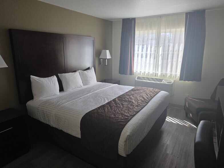 More Photos Of 1481 6th St, Umatilla Hotel For Sale