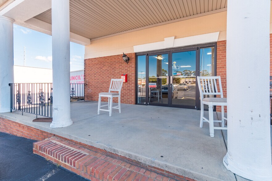 More Photos Of 451 Columbia Ave, Lexington Freestanding For Sale