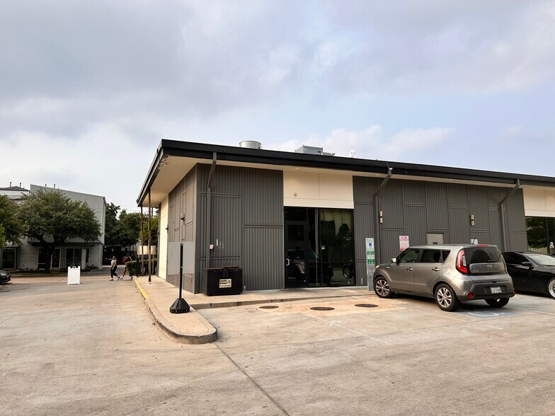 More Photos Of River Oaks Restaurant / Cafe, Houston Restaurant For Lease