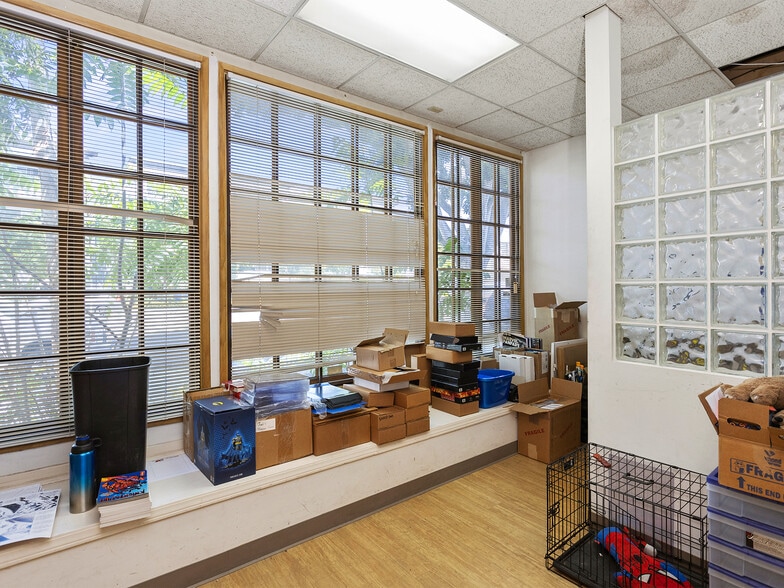 More Photos Of 4708-4710 W Magnolia Blvd., Burbank General Retail For Sale