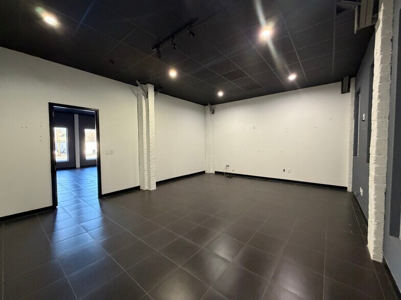 More Photos Of 4827 Gate City Blvd, Greensboro Showroom For Lease