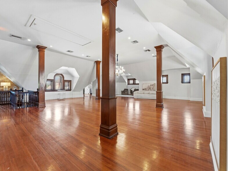 More Photos Of 341 S Plant Ave, Tampa Office Residential For Lease