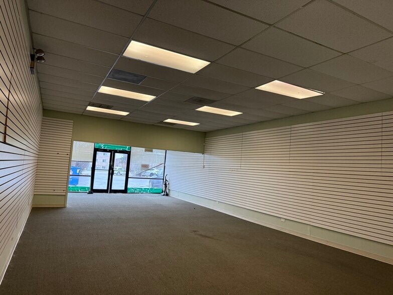 More Photos Of 771-777 Milwaukee Ave, Glenview Storefront Retail Office For Sale
