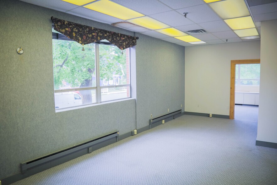 More Photos Of 700 Hepburn St, Milton Showroom For Lease