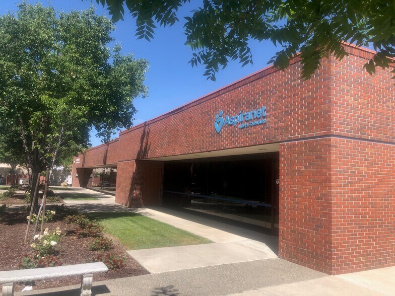 More Photos Of 530 Kings County Dr, Hanford Medical For Lease