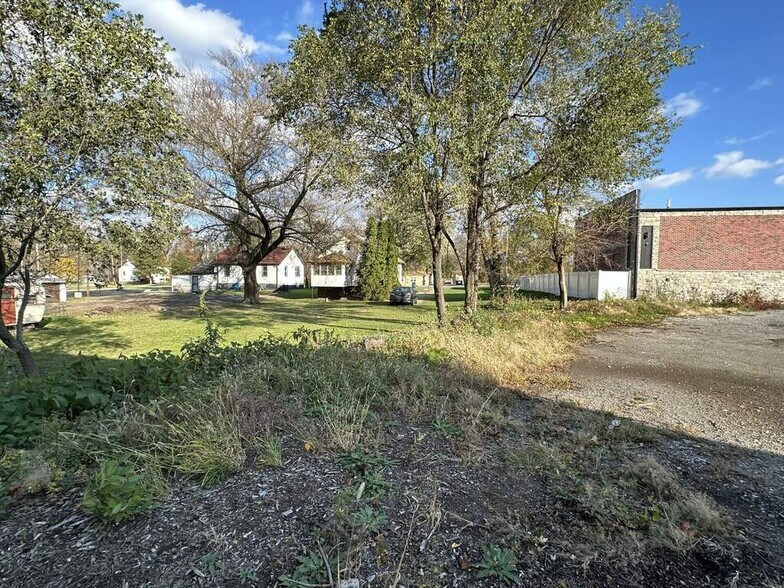 More Photos Of 5440 W Ridge Rd, Gary Light Distribution For Sale