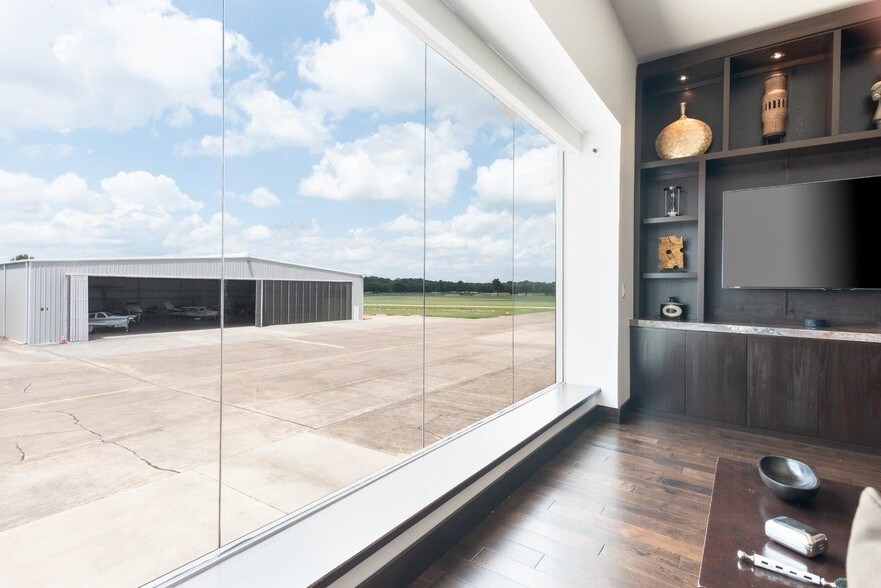 More Photos Of 18000 Groeschke Rd, Houston Airplane Hangar For Sale