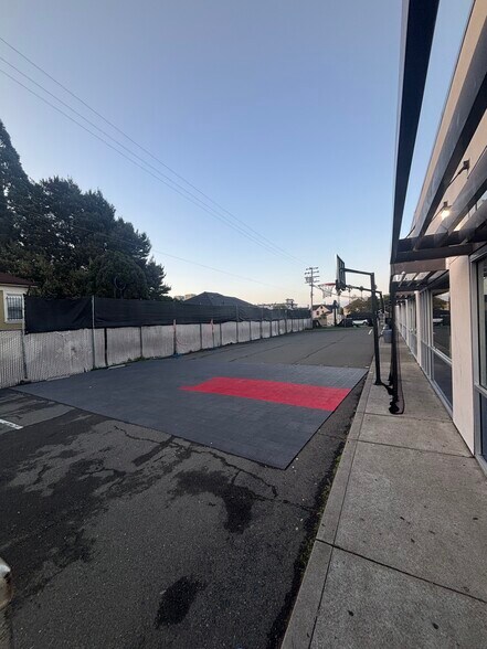 More Photos Of 4215 Foothill Blvd, Oakland Freestanding For Lease