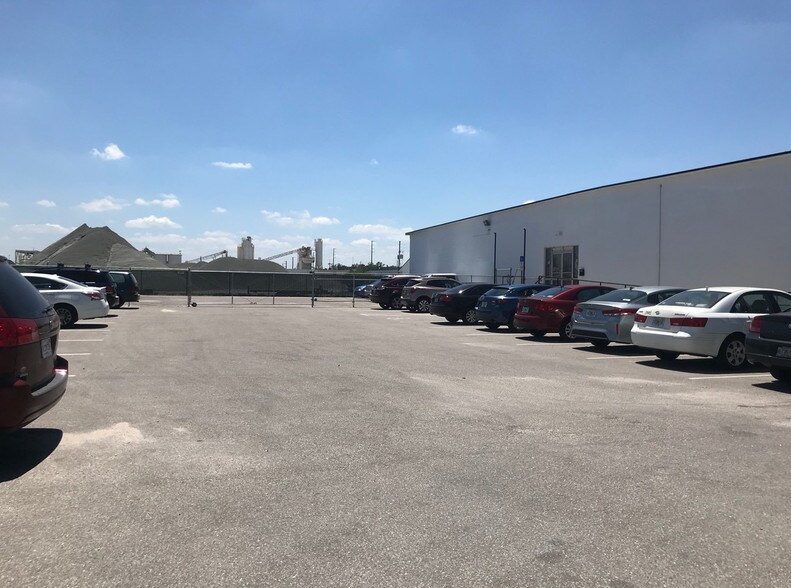 More Photos Of 438 W Kaley St, Orlando Warehouse For Lease