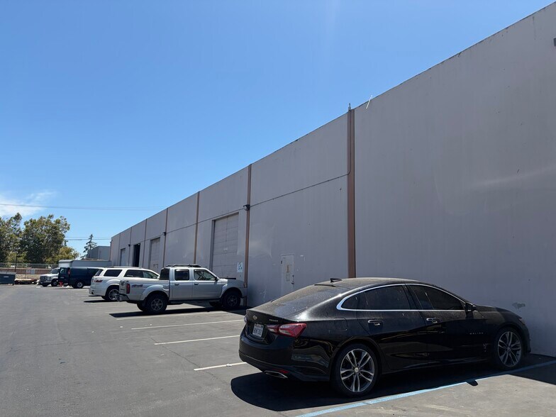 More Photos Of 3051 Corvin Dr, Santa Clara Service For Lease